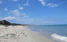 Der Strand von La Berchida - ideal für Familien und nur wenige Autominuten entfernt - Foto: Massel, Alexandra